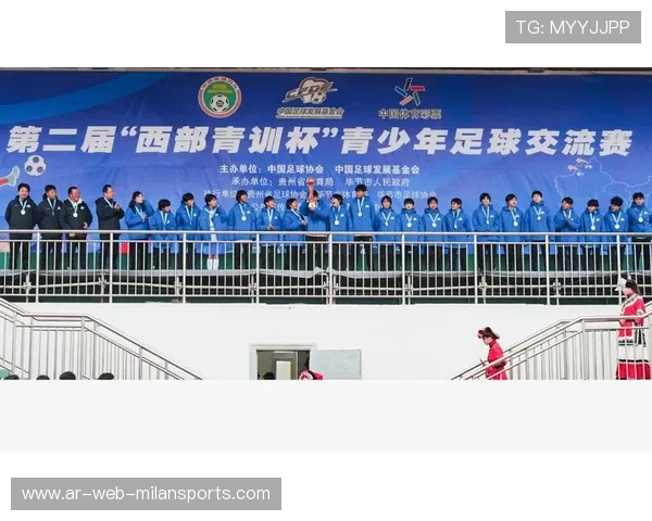 “基层青训高速推进，基层足球蹿升新高度”，青年基层锻炼